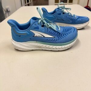 Altra shoes size 8 1/2 - blue and white